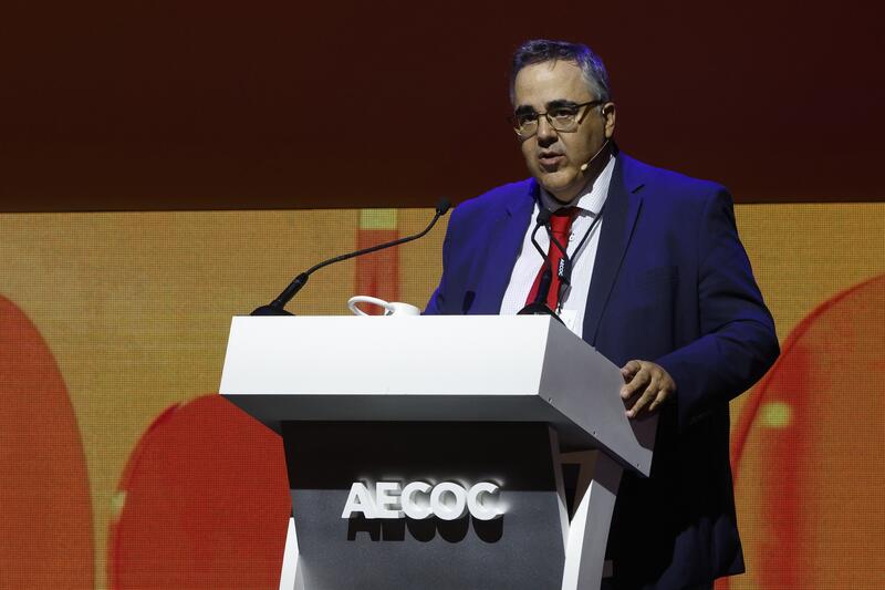 CEOE y un futuro más optimista: Estima crecimiento del 2,5% para 2024, impulsado por la hostelería, el turismo y el empleo