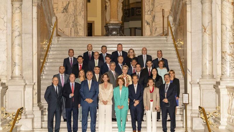 Las patronales bancarias de España y Latinoamérica piden mejorar la regulación por nuevos competidores