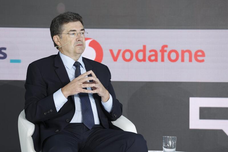 Vodafone confía en llegar a «acuerdos satisfactorios» con los sindicatos para el ERE y busca la «paz social»