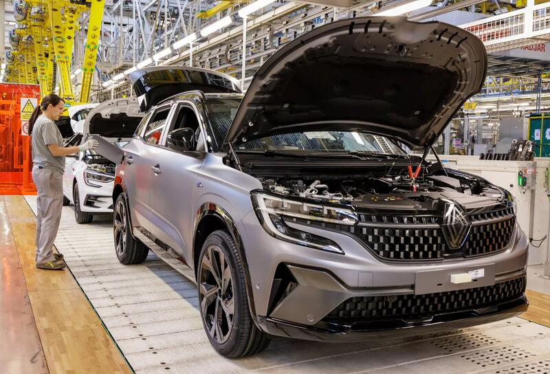 La resiliencia de Renault en España: Aumenta su producción un 18% mientras enfrenta una disminución del 11% en ingresos