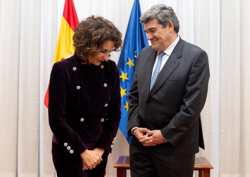 El Gobierno anuncia una subida salarial para funcionarios públicos en 2024: los detalles