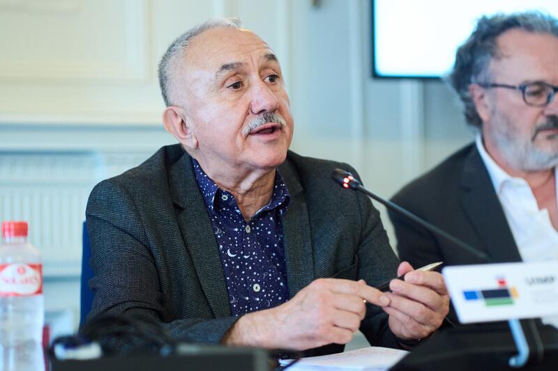 UGT avala la subida salarial del 2,5% en 2024 para acabar con la precariedad entre funcionarios