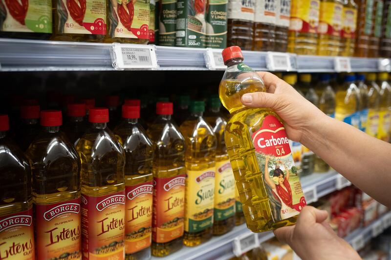 El Gobierno aprobará mañana la rebaja del IVA del aceite al 0% y la prórroga de la rebaja a alimentos