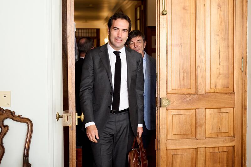 Primeros contactos entre Cuerpo, Torres y Oliu tras la OPA, con la presencia simultánea de los tres