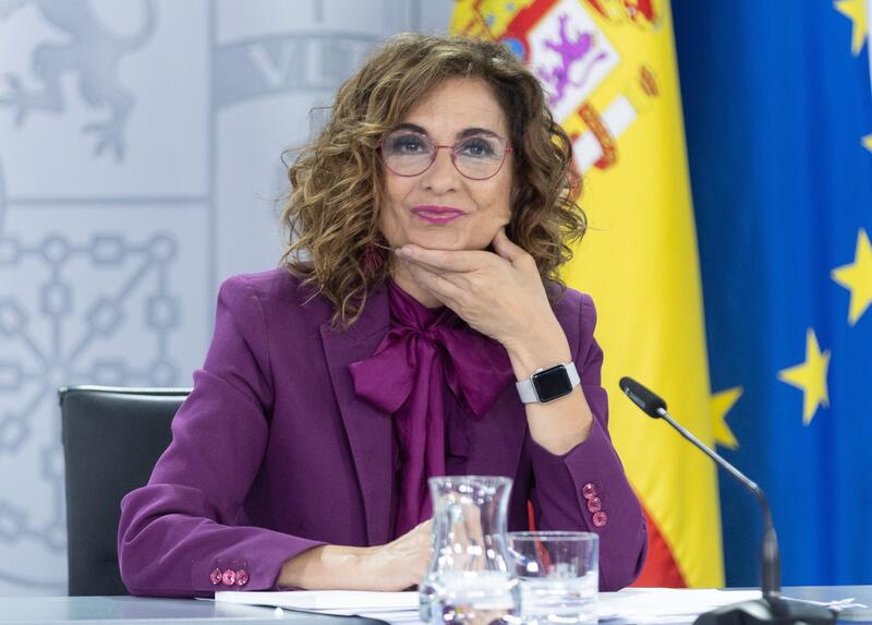 ¡Buenas noticias para los empleados públicos! Gobierno aprueba elevar el salario un 2% este año