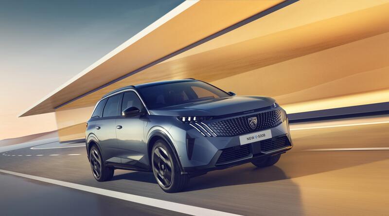 Estreno del Peugeot e-5008, un eléctrico que ofrece hasta 660 kilómetros de autonomía
