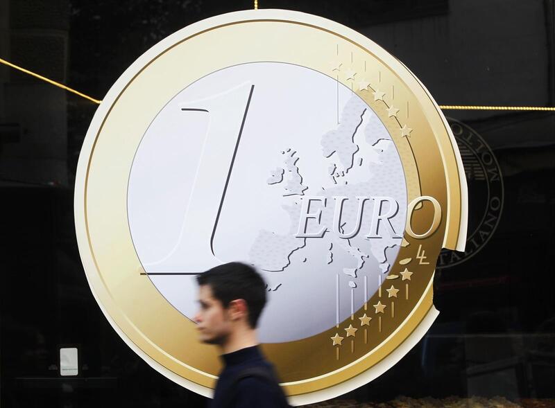 Bruselas concluye que los países que quieren adoptar el euro no cumplen aún los criterios para entrar al club