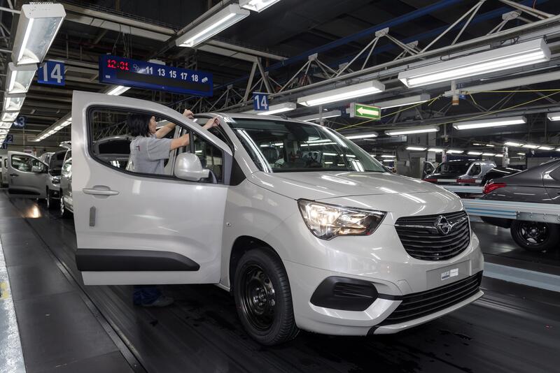 Stellantis Vigo, la crisis impacta en la producción: «Ajuste de actividad» en el turno de noche por menor demanda