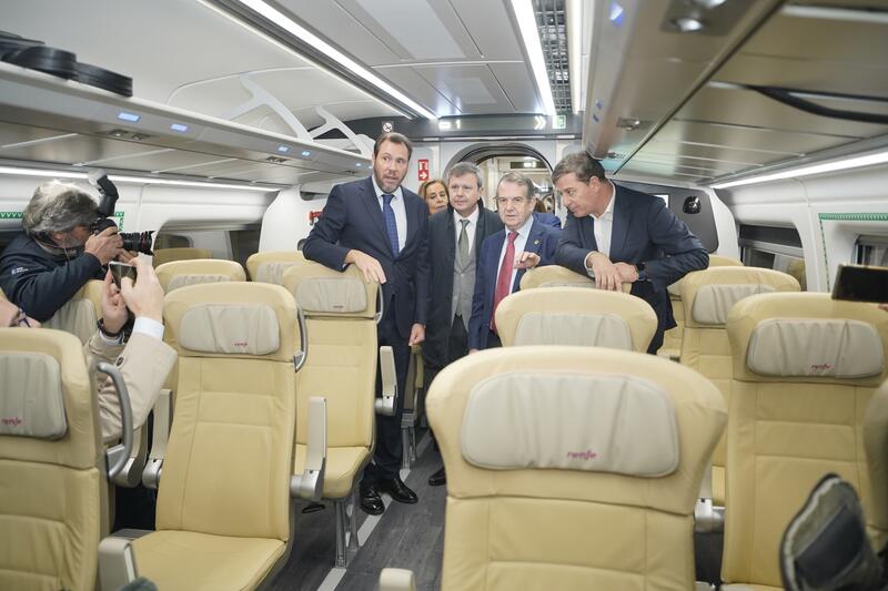 Óscar Puente avala el nuevo reto de puntualidad fijado por Renfe y sostiene que ya no resulta tan sencillo de alcanzar como antes