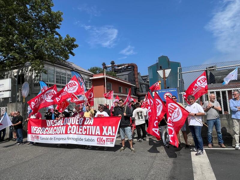 UGT considera multitudinario el apoyo a la huelga de 24 horas en todos los centros de FerroGlobe