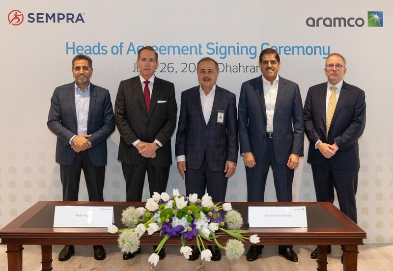 La petrolera árabe Aramco y la norteamericana Sempra firman un convenio para el suministro de GNL