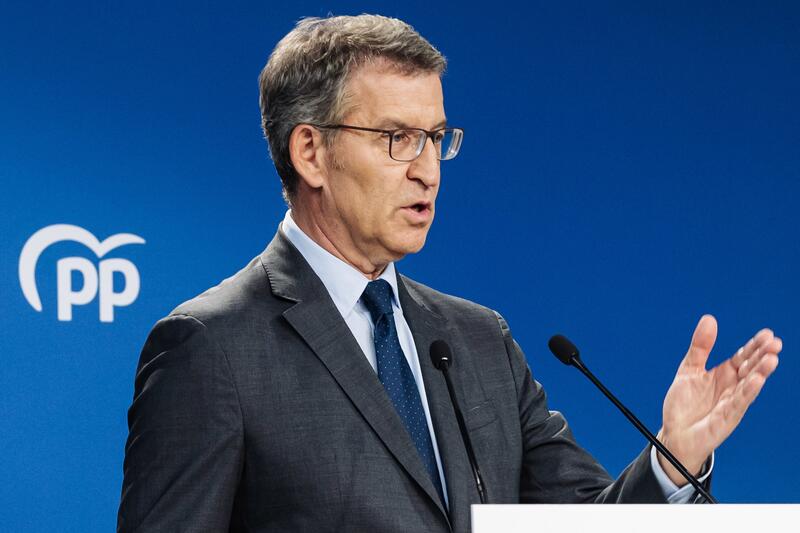 Feijóo se muestra abierto a discutir con el Gobierno la sustitución de los mandatos del Banco de España, CNMV y CNMC