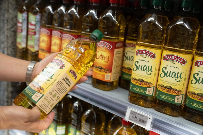 Adiós al IVA del aceite de oliva, el Gobierno aprueba bajada al 0% hasta septiembre