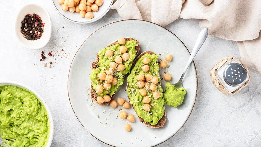 5 desayunos veganos y nutritivos que puedes preparar en poco minutos