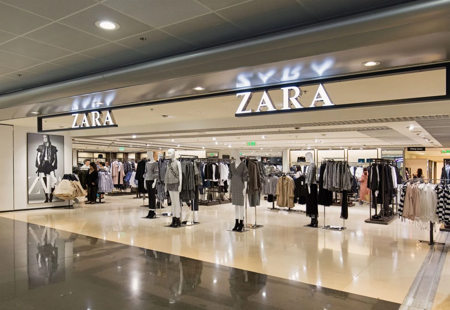 Atenta a la nueva remesa de vestidos de efecto tipazo que lanza Zara de cara al verano