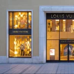 Louis Vuitton, Burberry y Estée Lauder sacan la tijera y recortan más de 9.000 empleos