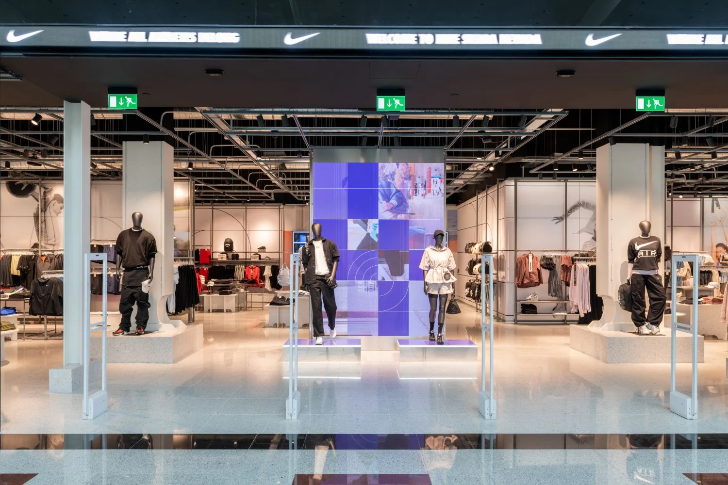 Nike cae más de un 5% tras reducir ganancias en el primer trimestre y retirar su previsión anual