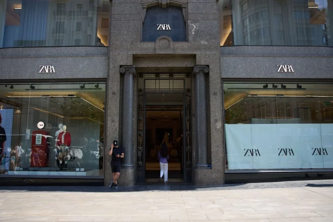 Consejos para combinar su bolso Zara con su aspecto de invitado