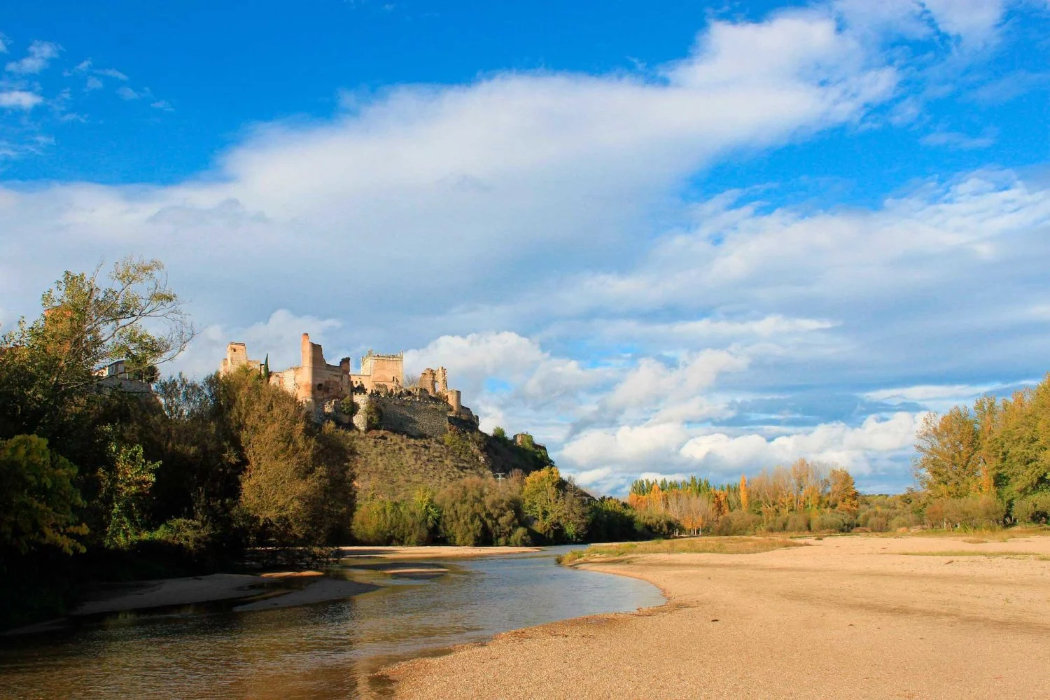 Las 4 playas naturales cerca de Madrid sin tener que ir al mediterraneo
