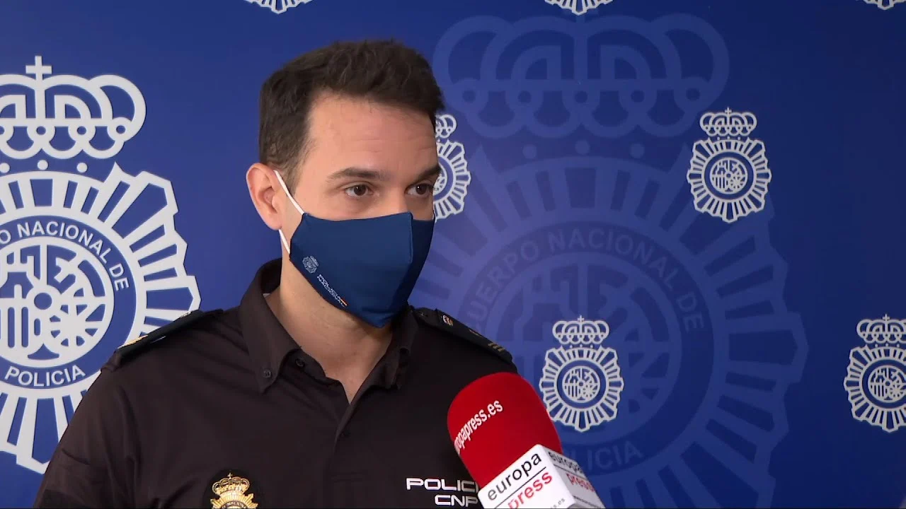 La Policía Nacional advierte que, si te añaden a un grupo de WhatsApp y ves esto, ¡sal rápido!