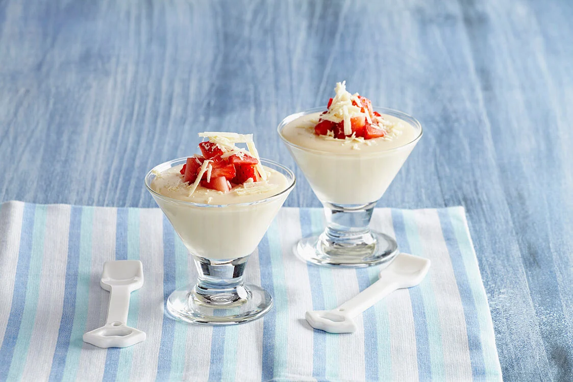 Mousse de chocolate blanco al caramelo, un postre para los más golosos de la casa