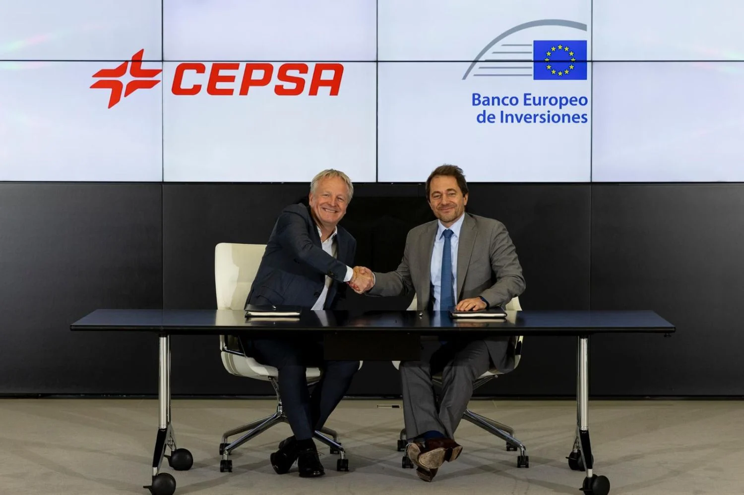 El BEI y Cepsa firman un préstamo de 285 millones para financiar la construcción de una planta de biocombustibles de segunda generación en España
