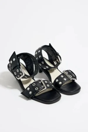 SANDALIA TACÓN TACHAS PIEL NEGRA