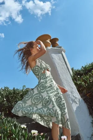 VESTIDO BORDADOS PERFORADOS NUDO
