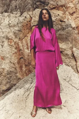 VESTIDO SATINADO ESCOTE ESPALDA