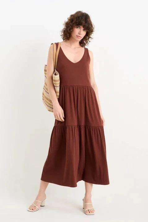 Vestido evasé con escote en pico