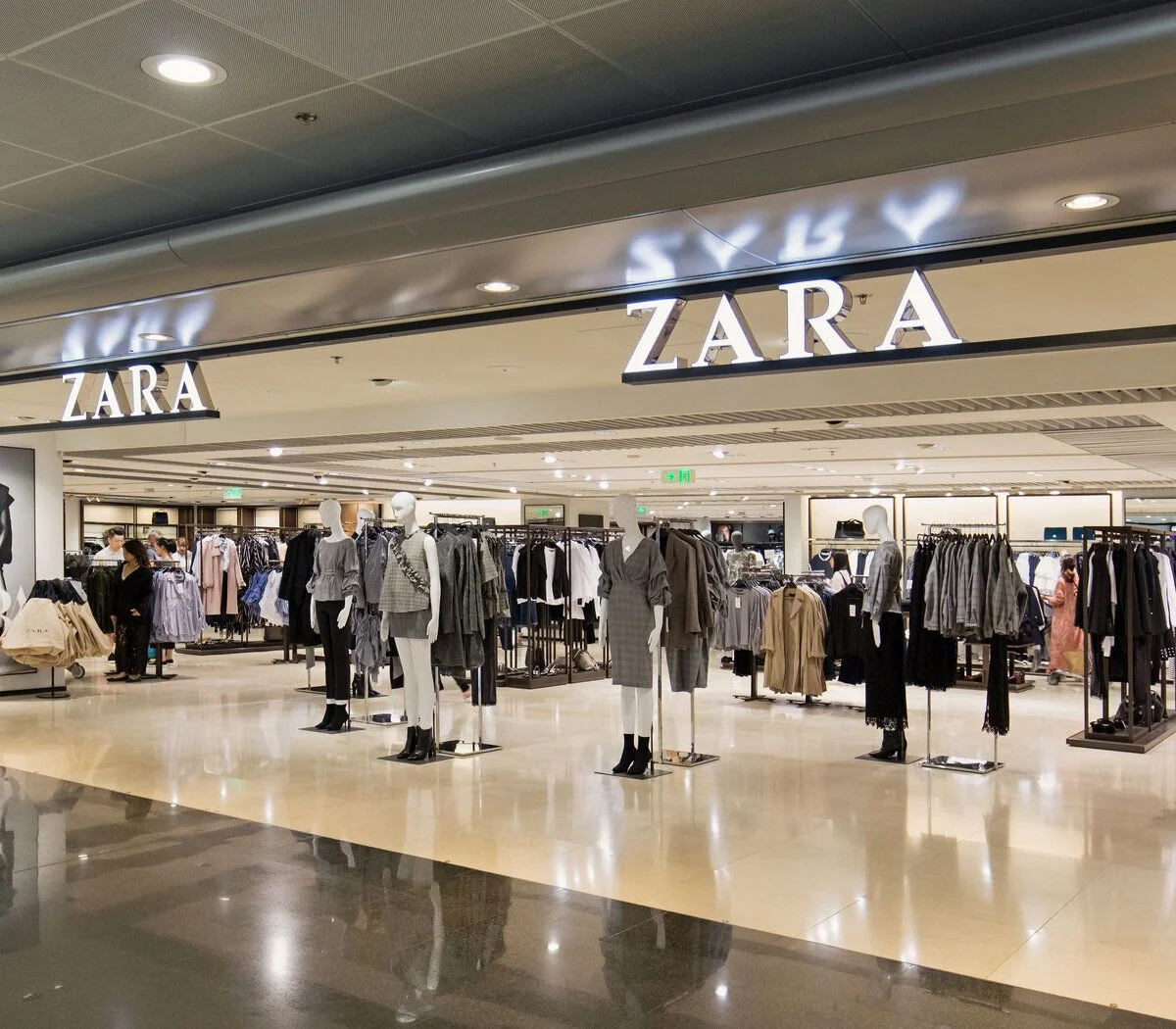 Zara lo apuesta todo a los vestidos ibicencos para esta temporada no te pierdas la colección