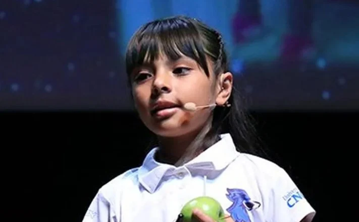 Así vive la niña de 11 años con un coeficiente intelectual más alto que Einstein