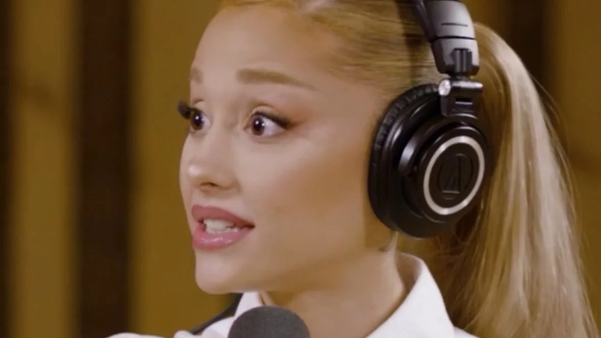 Ariana Grande se confiesa: revela detalles escabrosos sobre su trabajo en Nickelodeon 1 Merca2.es Las tétricas palabras de Ariana Grande que dejan al descubierto que ella también sufrió a manos de Schneider