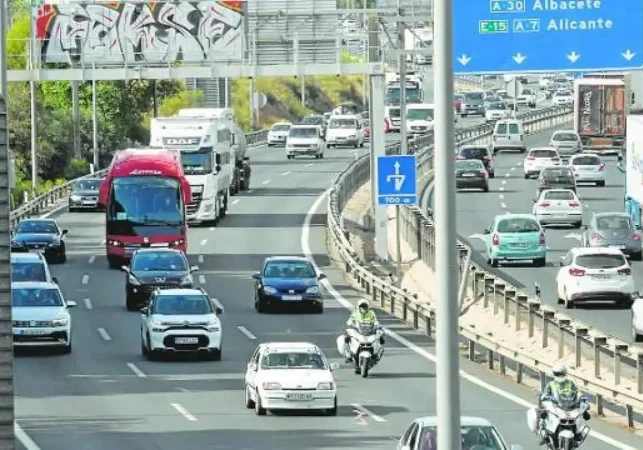 Las nuevas normas de la DGT que entrarán en vigor en las próximas semanas 24 Merca2.es autovia Merca2.es