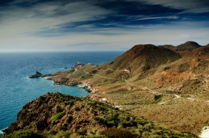 El Cabo de Gata, acantilados de Ribadesella y otras de las mejores rutas por la costa de España, a pie o en coche 12 Merca2.es cabo de gata Merca2.es