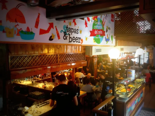 Si no sabes donde ver la Eurocopa, aquí te decimos los mejores bares para ver a tu selección 4 Merca2.es casa de tapes tapas cac3b1ota restaurante barcelona que se cuece en bcn marta casals 47 Merca2.es