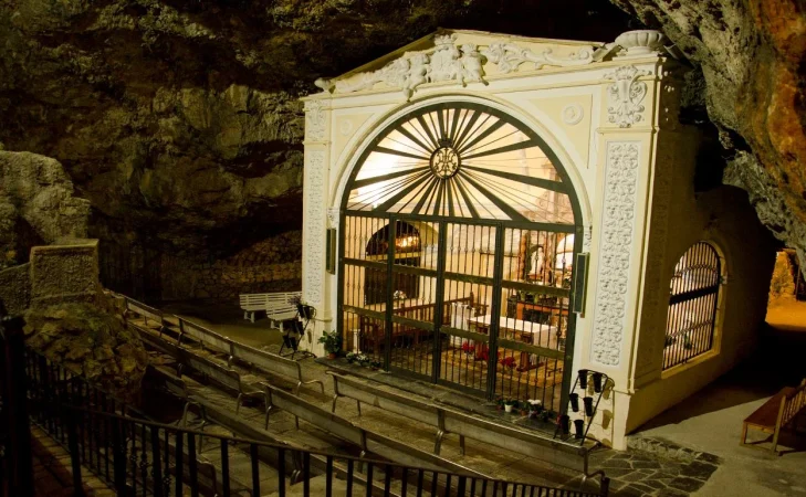 cueva santa Merca2.es