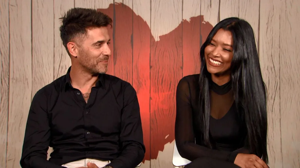 ‘First Dates’: Una soltera invita a viajar a Colombia a su cita