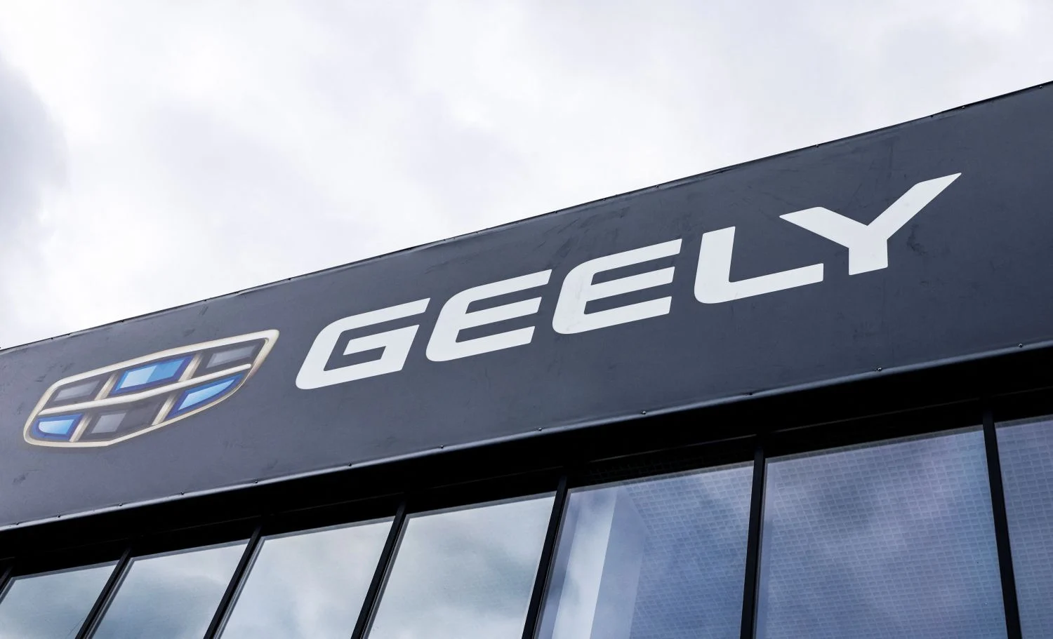 Geely multiplica sus beneficios por seis en el primer semestre, impulsado por un incremento en sus ventas globales