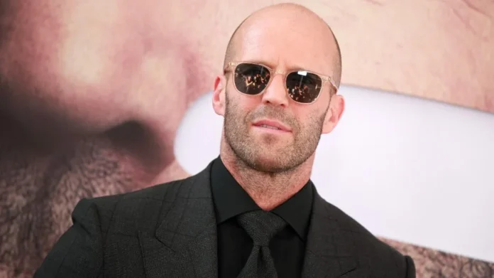 Jason Statham presenta su excéntrica colección que lo convierte en el más friki de Hollywood
