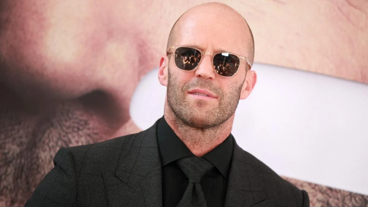Jason Statham presenta su excéntrica colección que lo convierte en el más friki de Hollywood