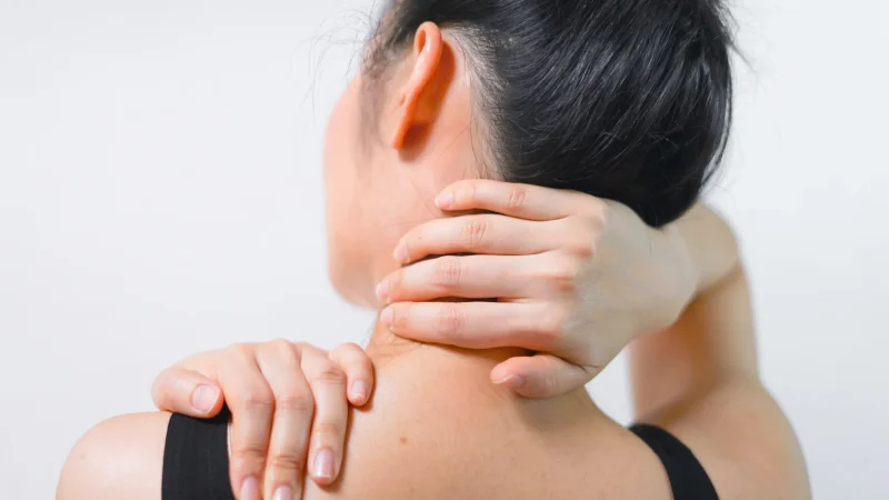Que es la "joroba de cuello" que está alertando a todos los médicos del mundo 1 Merca2.es joroba de cuello
