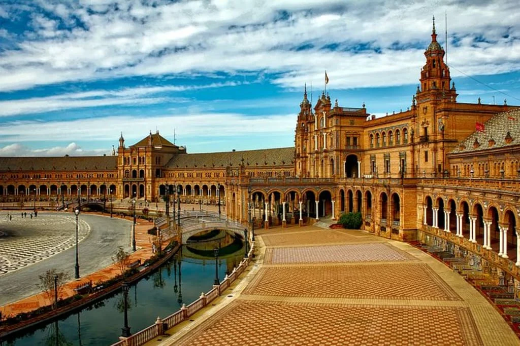 Los destinos en España para visitar en verano con niños sin gastar mucho