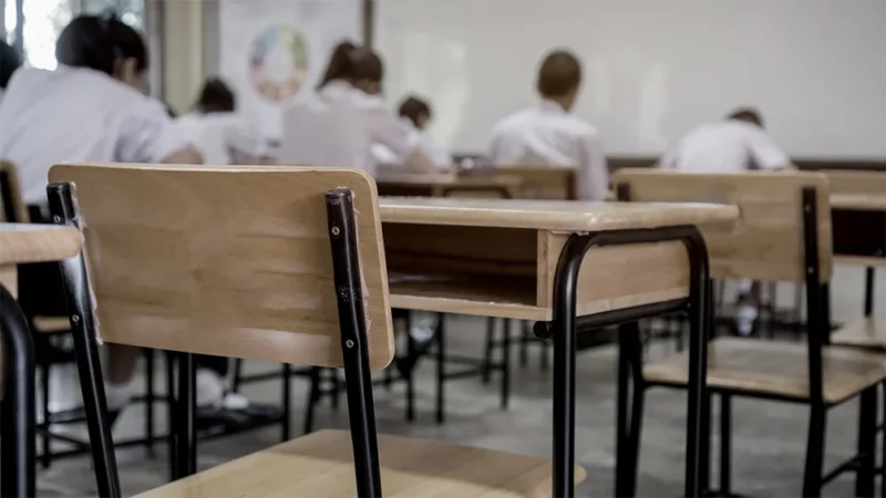 Los estudiantes de Los Ángeles no podrán usar el móvil en el aula por este motivo 3 Merca2.es Los Ángeles