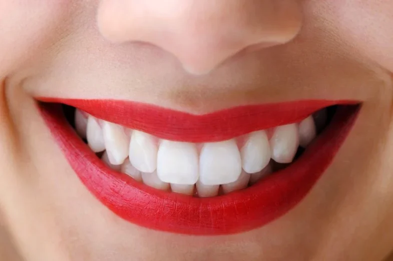 Luce tus dientes más blancos con esta potente receta natural