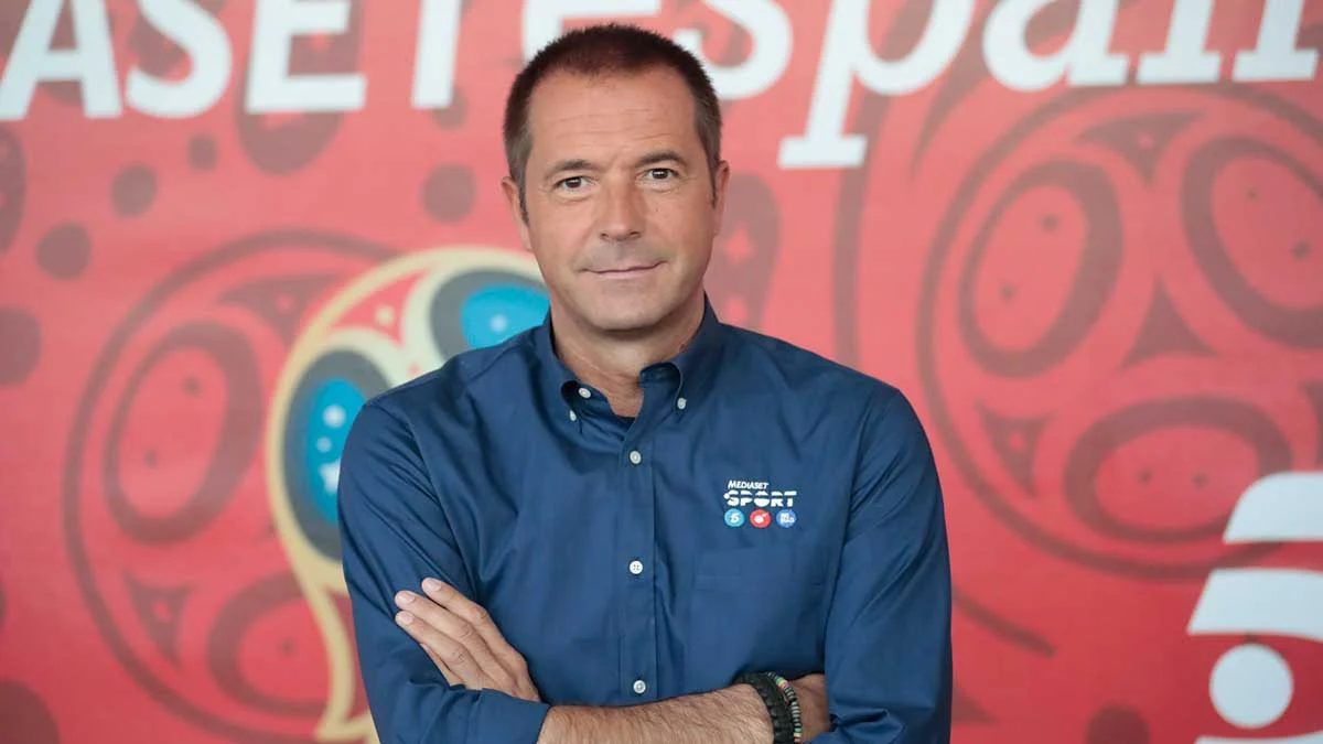 Manu Carreño revela el sorprendente politico que estuvo a punto de comentar los partidos de España