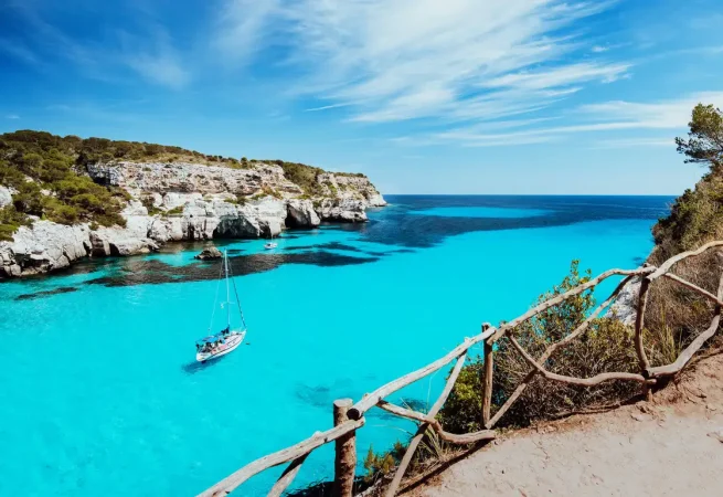 El Cabo de Gata, acantilados de Ribadesella y otras de las mejores rutas por la costa de España, a pie o en coche 14 Merca2.es menorca 1 Merca2.es