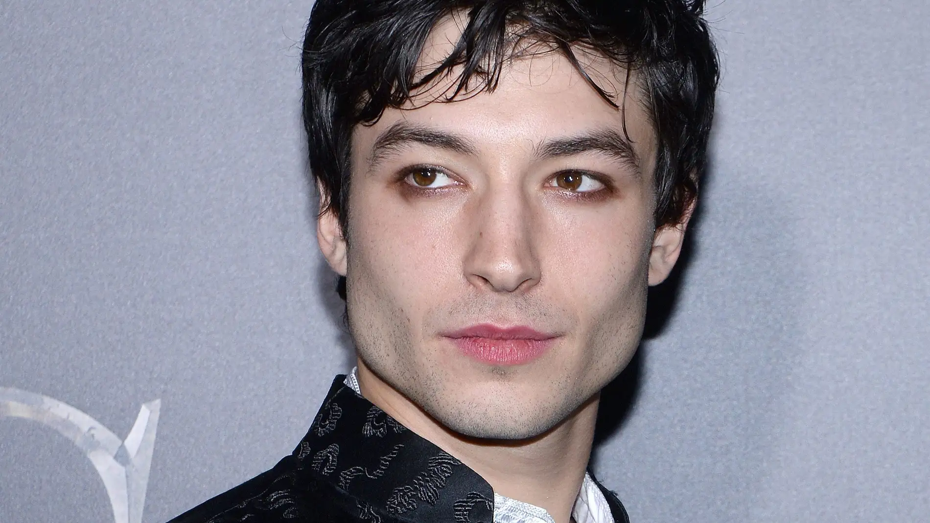 Ezra Miller la estrella en potencia de Hollywood que se autodestruyó con sus polémicos comportamientos 2 Merca2.es Los delitos del actor que lo alejaron de grandes proyectos cinematográficos