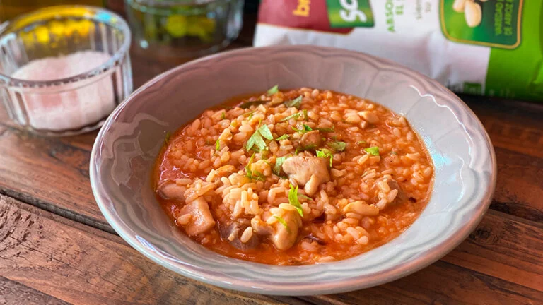 El secreto de las abuelas para que el arroz caldoso te salga perfecto