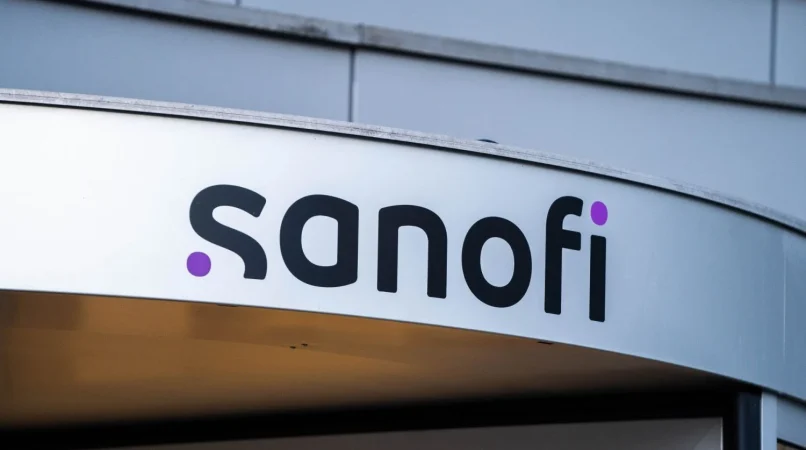 Sanofi: atentos a un inminente catalizador de la I+D en inmunología 2 Merca2.es Los analistas de Berenberg reiteran su recomendación de Comprar y su precio objetivo de 115 euros en Sanofi tras confirmar la farmacéutica francesa que está negociando con Clayton, Dubilier & Rice la venta de una participación de control del 50% en Opella.
